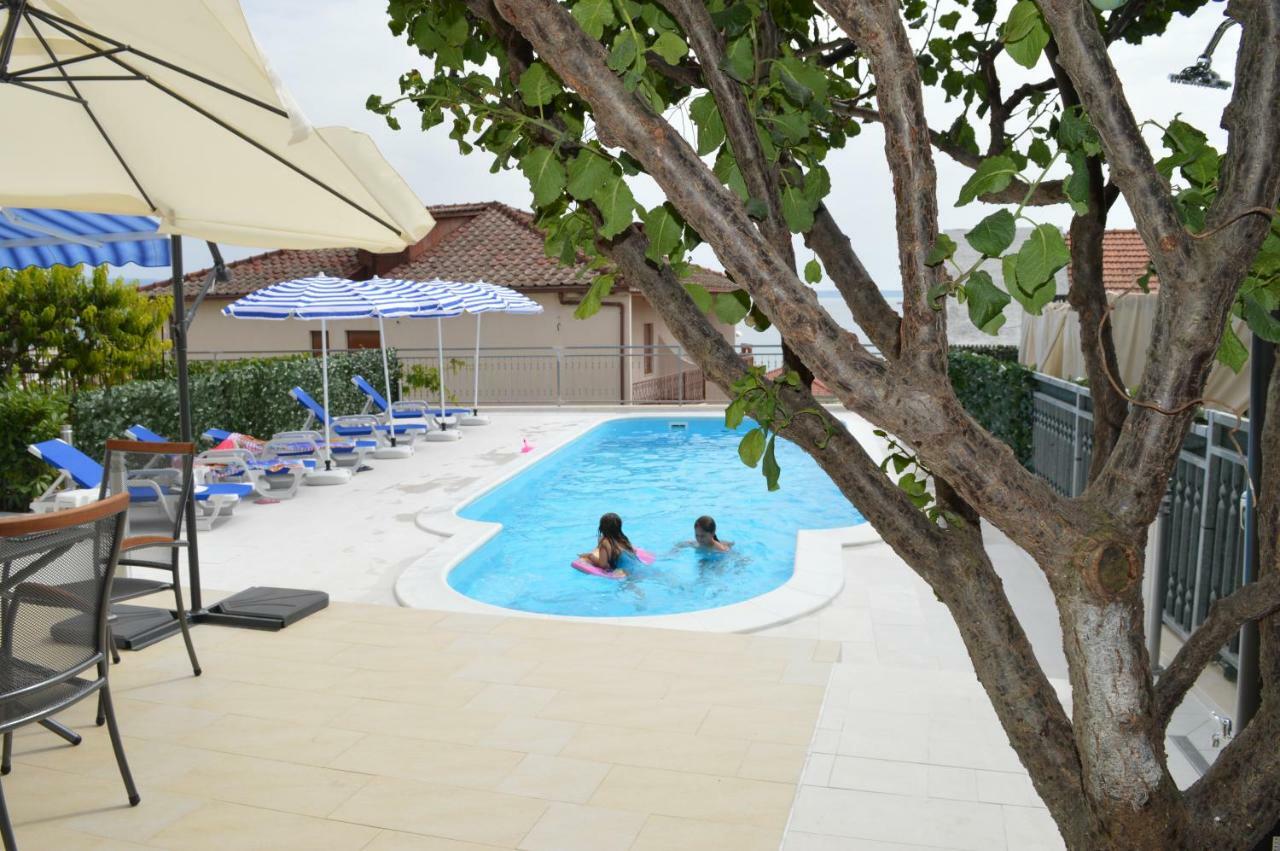 Apartments Vinka Podstrana Ngoại thất bức ảnh